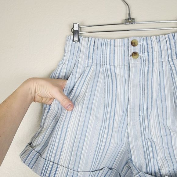 American Eagle Size 2 Blue Striped Paperback Shorts - Picture 4 of 10